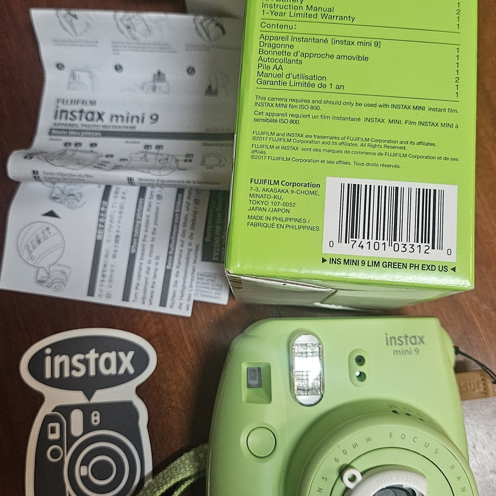 Fujifilm Instax Mini 9 Camera - Vibrant Green - Picture 2 of 2